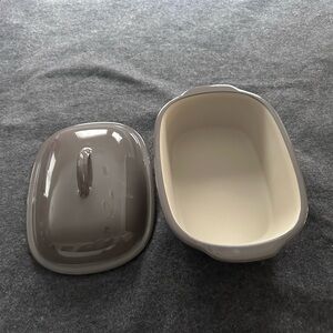 The Pampered Chef Gray and Cream Deep Covered Baker